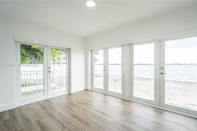 Building Photo - 1850 S Treasure Dr