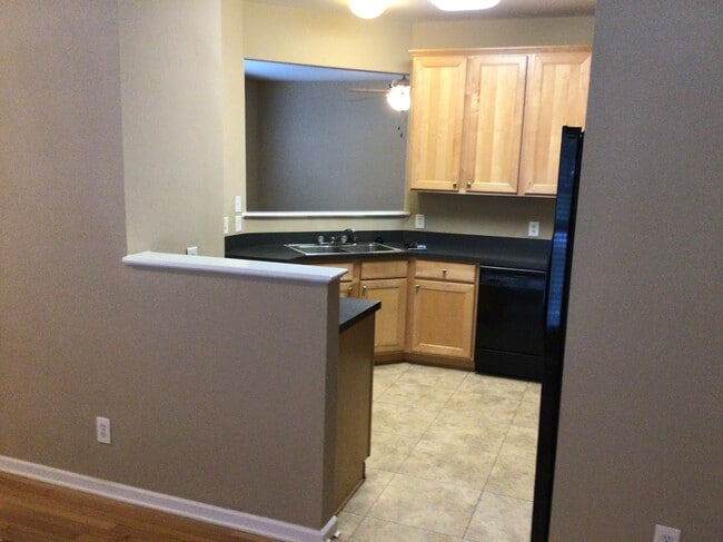 Building Photo - 555 Rockbridge Dr