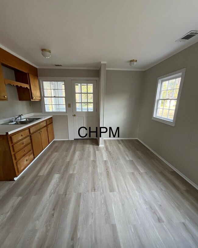 Foto del edificio - 327 E Bond St