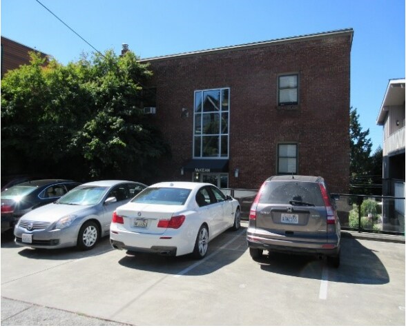 Building Photo - 1404 10th Ave W