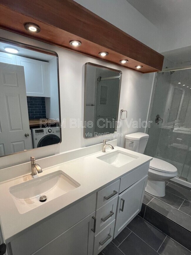 Foto del edificio - 1119 E McMillan St