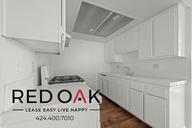 Building Photo - Recently Renovated, Spacious One Bedroom w...