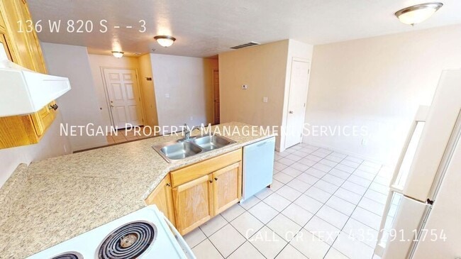 Building Photo - 136 W 820 S