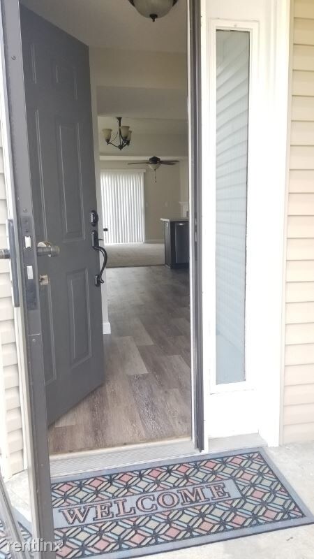 Building Photo - 3 br, 2.5 bath Townhome - 8033 N Elmwood Ave