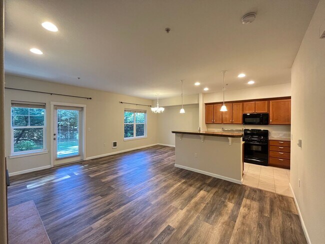 Foto del edificio - Private Ground Floor 1 Bed 1 Bath Hillsboro ~ No Carpet, W/D, and Parking - Convenient to PCC!