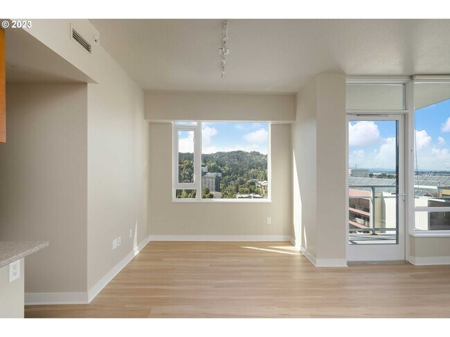 Building Photo - Benson Tower Unit with Views