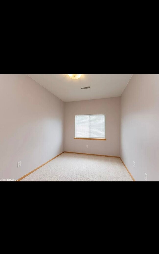 Bedroom - 1920 Rockford Rd SW