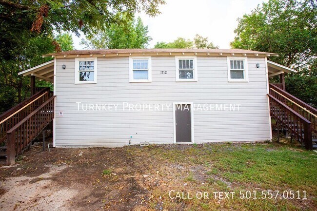 Building Photo - Move-in Special: 1/2 Off First Month Rent!...