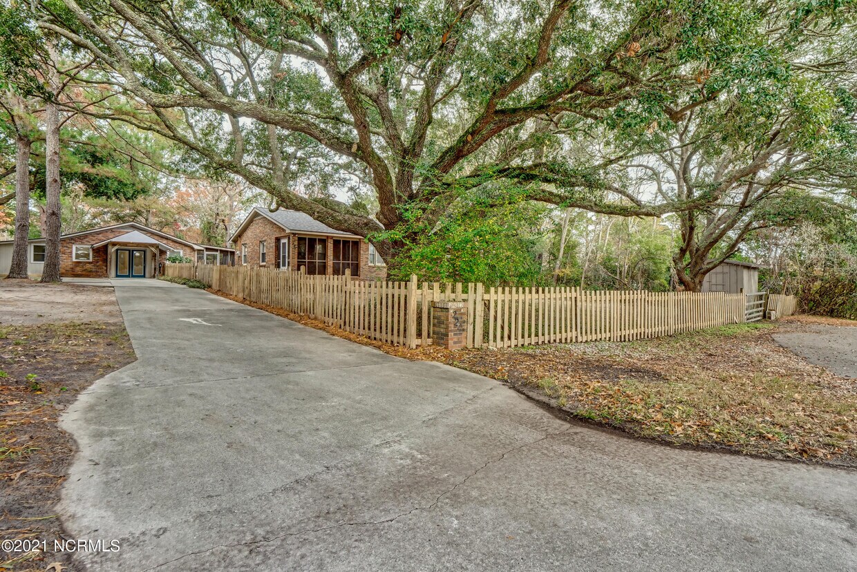 Primary Photo - 221 Heathcliff Rd