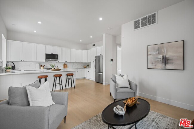 Building Photo - 3626 E 1st St