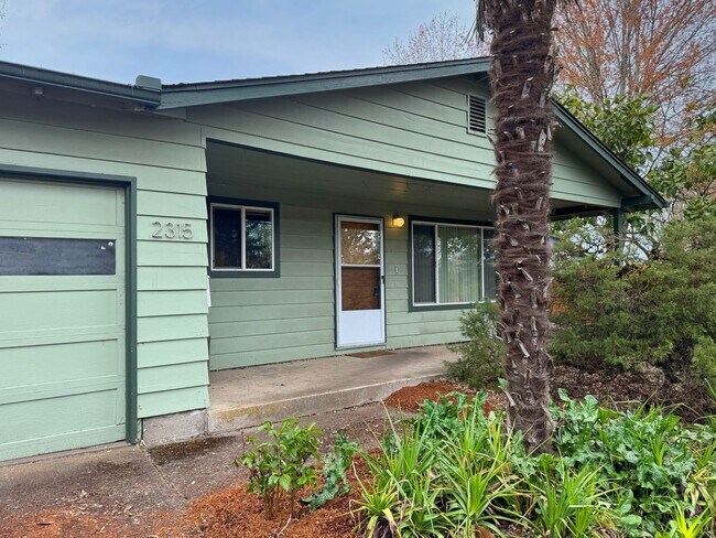 Foto del edificio - Perfectly Located 3 Bedroom Home