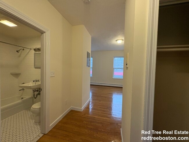 Building Photo - 172 N Beacon St