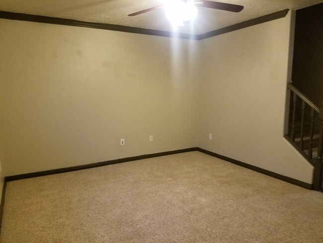 Foto del edificio - Great 2 bedroom, 1.5 bath townhome found a...