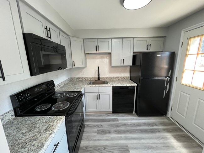 2 BR, 1.5BA TH - Bowdoin Square Apartments