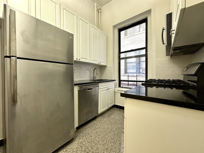 Building Photo - 664 W 163rd St