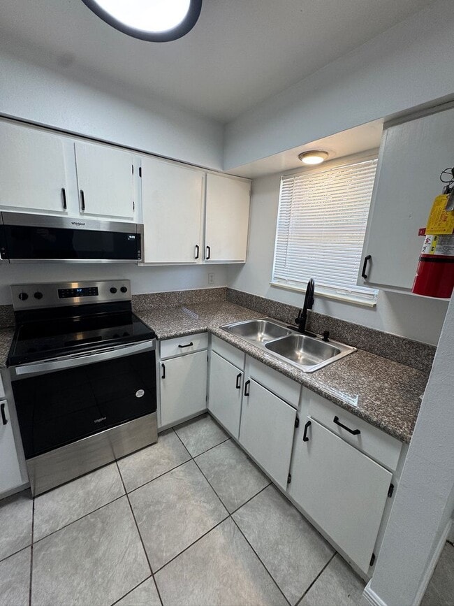 Foto del edificio - 1197 Bentley Rd