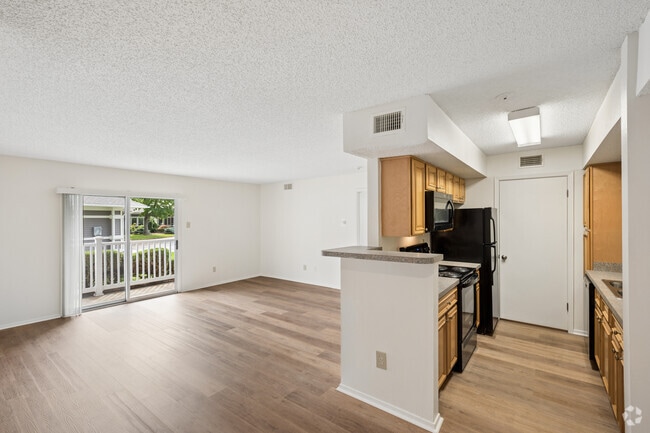 2 habitaciones, 2 baños - 1000 pies cuadrados - Cocina/Comedor - Briarwood Meadows