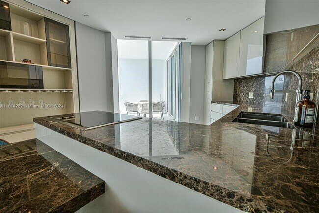 Foto del edificio - 2020 N Bayshore Dr