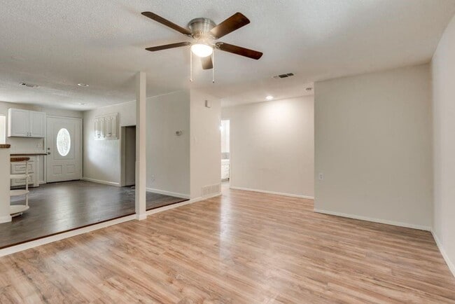 Building Photo - Spacious and Move-In Ready in Fort Worth!