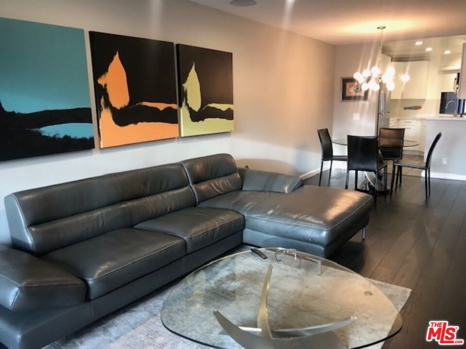 Foto principal - 8300 Manitoba St