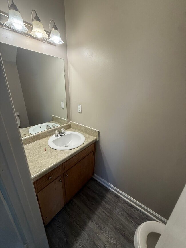 Foto del edificio - Spacious 2 Bedroom Duplex Near MTSU!