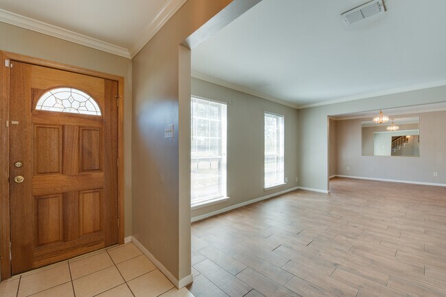 Building Photo - 7402 Maple Tree Dr