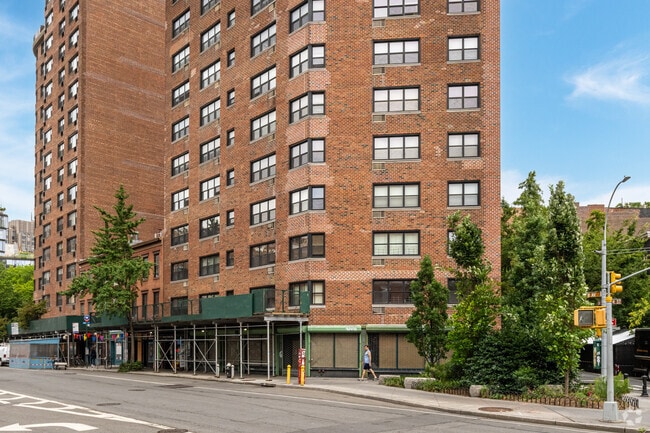 Building Photo - 46 Eighth Ave