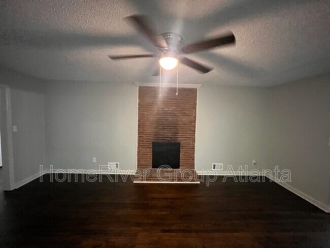 Foto del edificio - 2466 Dodson Dr