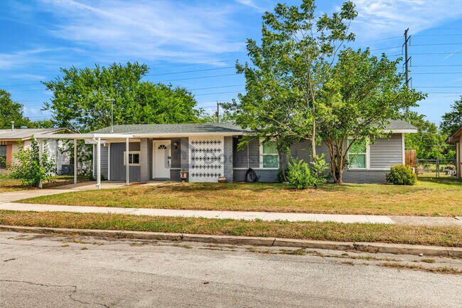 Building Photo - 7023 Westville Dr