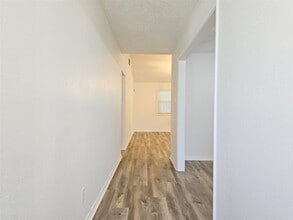 Building Photo - 10615 Heatherford Dr