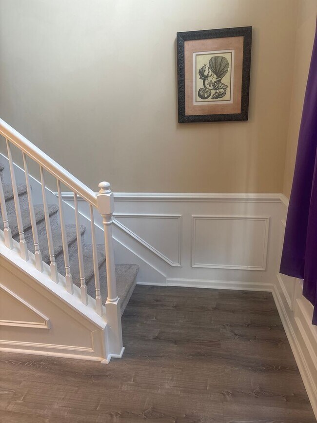 Foto del edificio - This beautiful 4 bedroom, 3.5 bath home in the highly sought-after Mill Creek neighborhood has it...