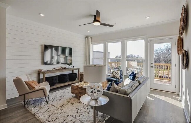 Foto del edificio - 545 Whitlox Rd NW