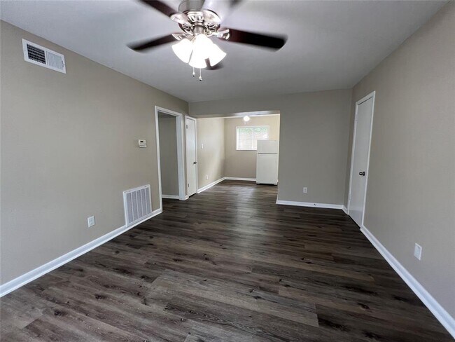 Building Photo - 1137 N Durham Dr