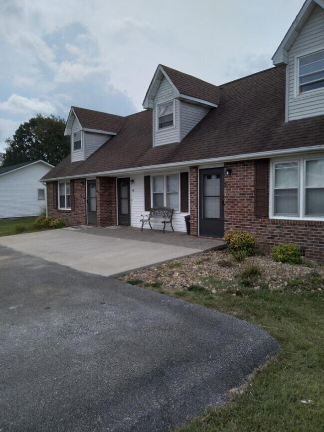 Front of 163 Lois Drive - 163 Lois Dr