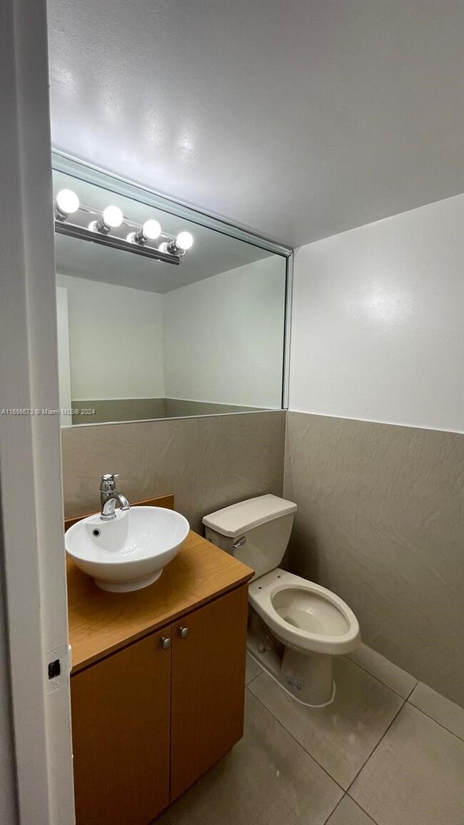 Foto del edificio - 301 Golden Isles Dr