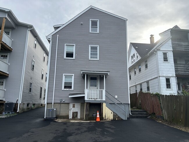 Building Photo - 109 Churchill St