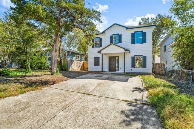 Building Photo - 2317 E 11th St