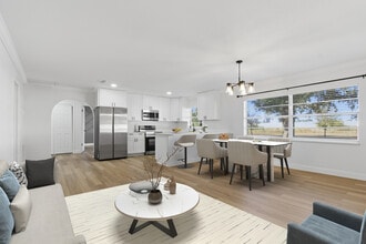 Building Photo - 4420 W Carmen St