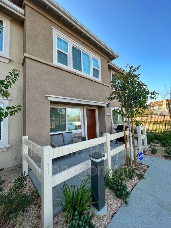 Building Photo - 28460 Songbird St