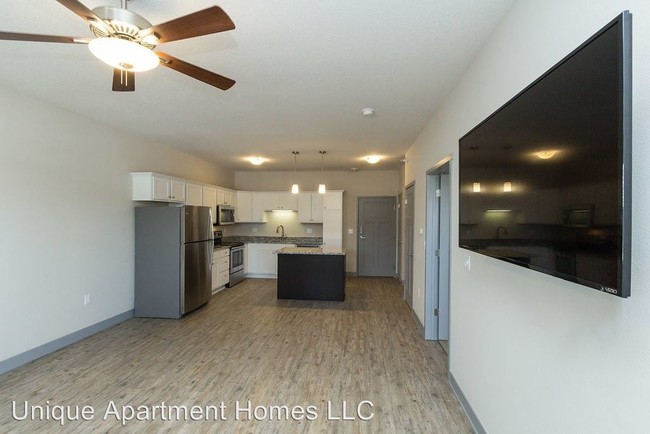 Building Photo - 2 br, 2 bath Apartment - 2110 Cottonwood Rd.