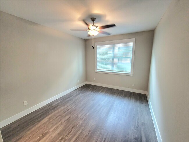 Building Photo - 1620 Oak Tree Dr