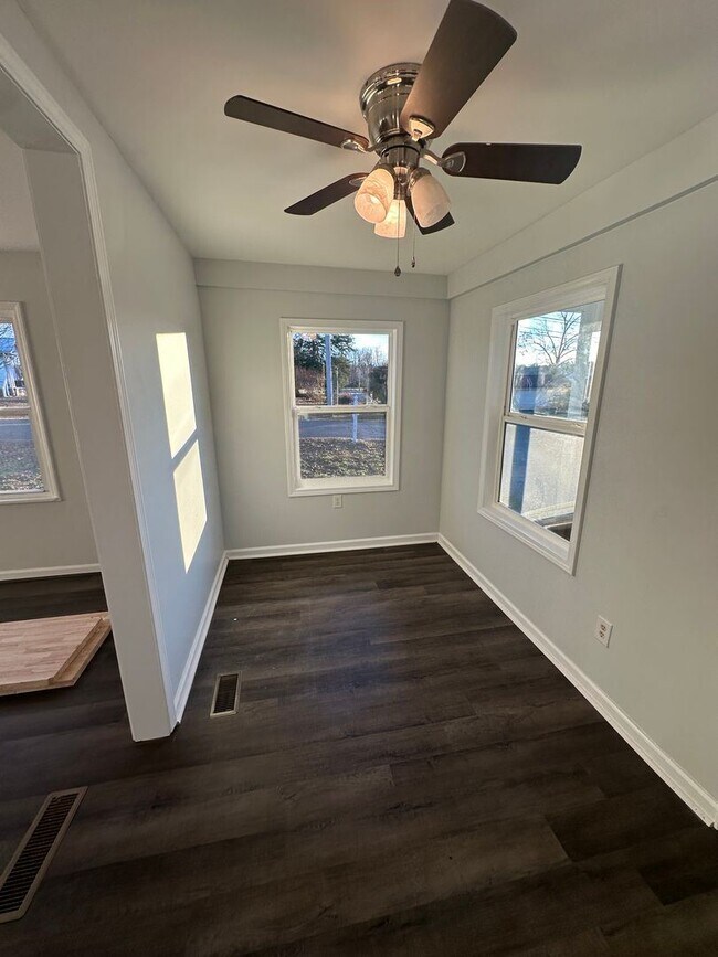 Foto del edificio - 2 br, 1 bath House - 103 Sharpe St.