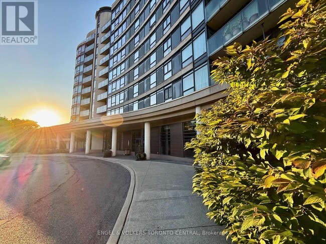 Photo du bâtiment - 18 Valley Woods Rd