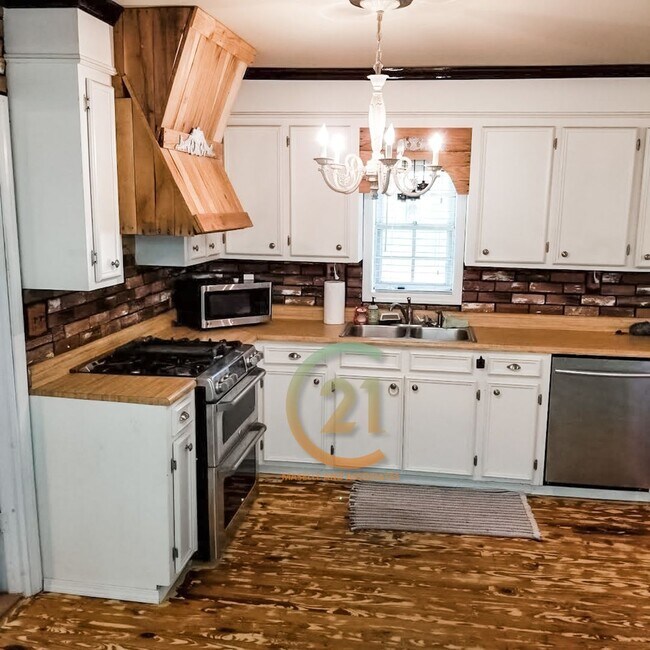 Building Photo - COMING SOON!!! 3 Bed/2 Bath Home in Crysta...