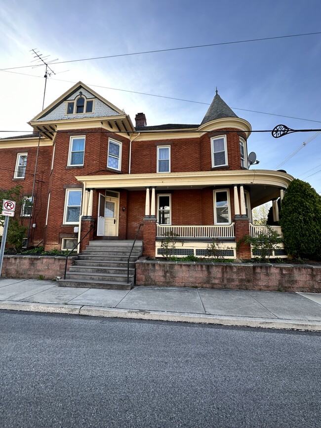 300 Centennial Ave Apt A - Front - 300 Centennial Ave