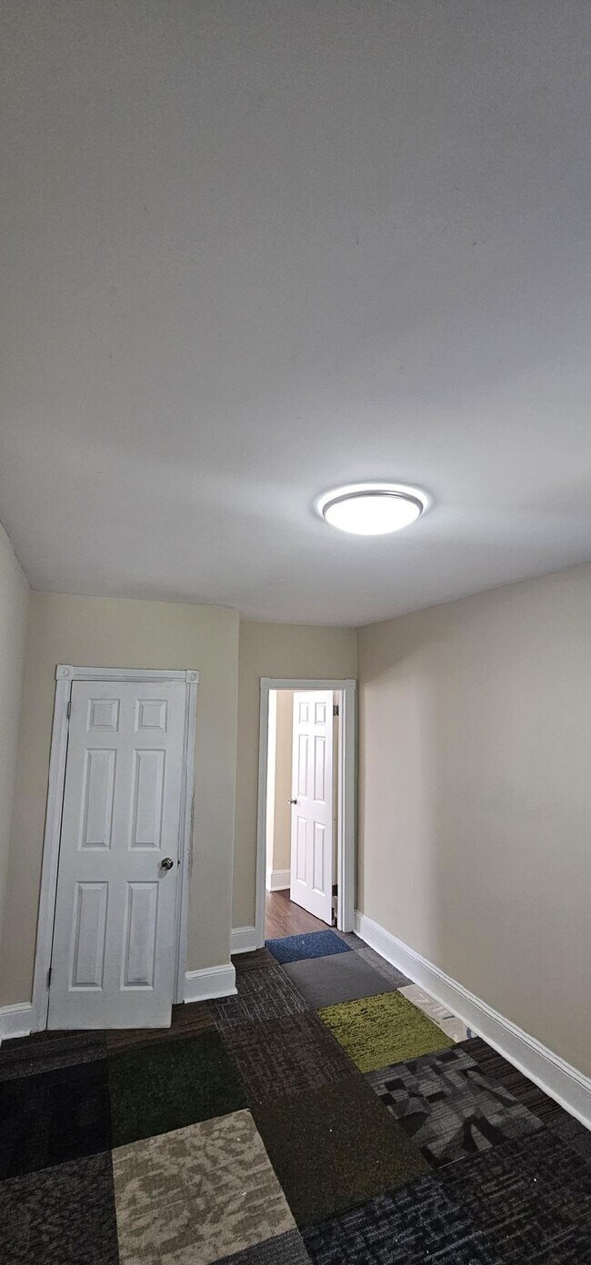 Building Photo - 5611 Boyer St