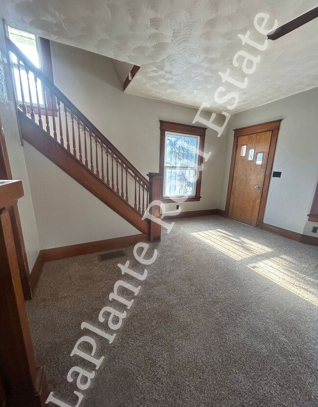 Building Photo - Spacious 3 Bedroom Home for Rent in East Toledo