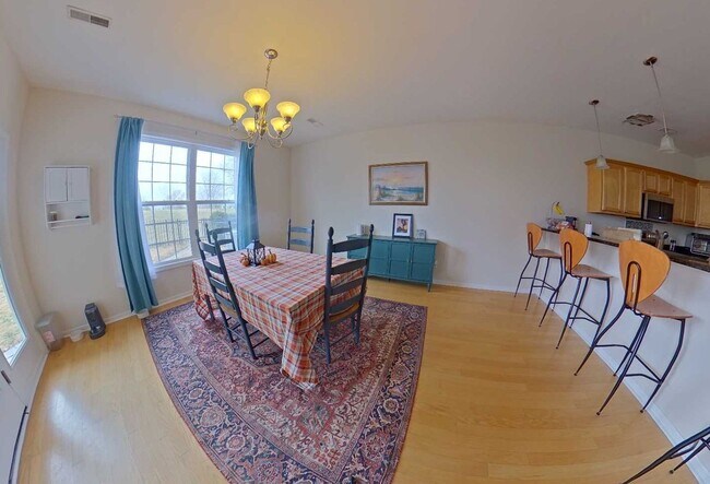 Foto del edificio - West Side + Fenced-in Yard + Attached 2-Car Garage + Washer & Dryer! Available June 19th!