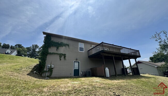 Foto del edificio - 825 Tommie Ln