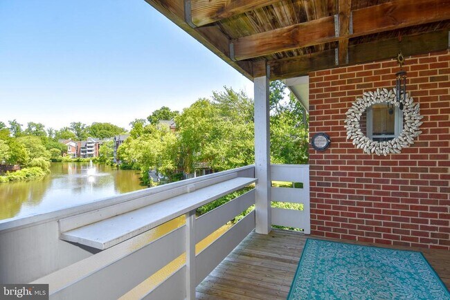 Building Photo - 7604 Lakeside Village Dr
